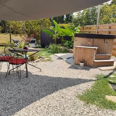 Luxury tent La Roulotte D'elfes