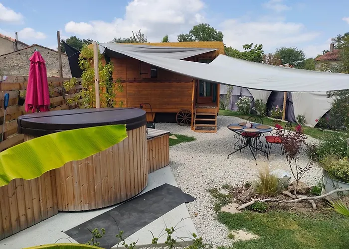 La Roulotte D'elfes Luxury tent