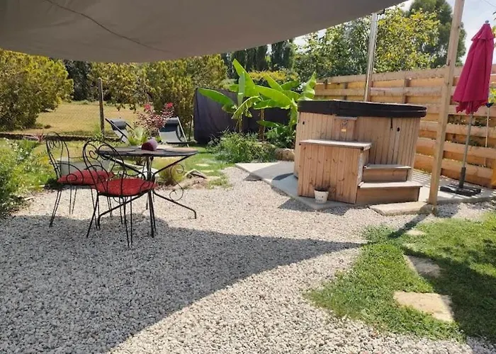 Luxury tent La Roulotte D'elfes